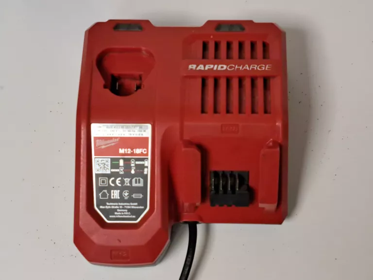 ŁADOWARKA  MILWAUKEE M12-18 FC