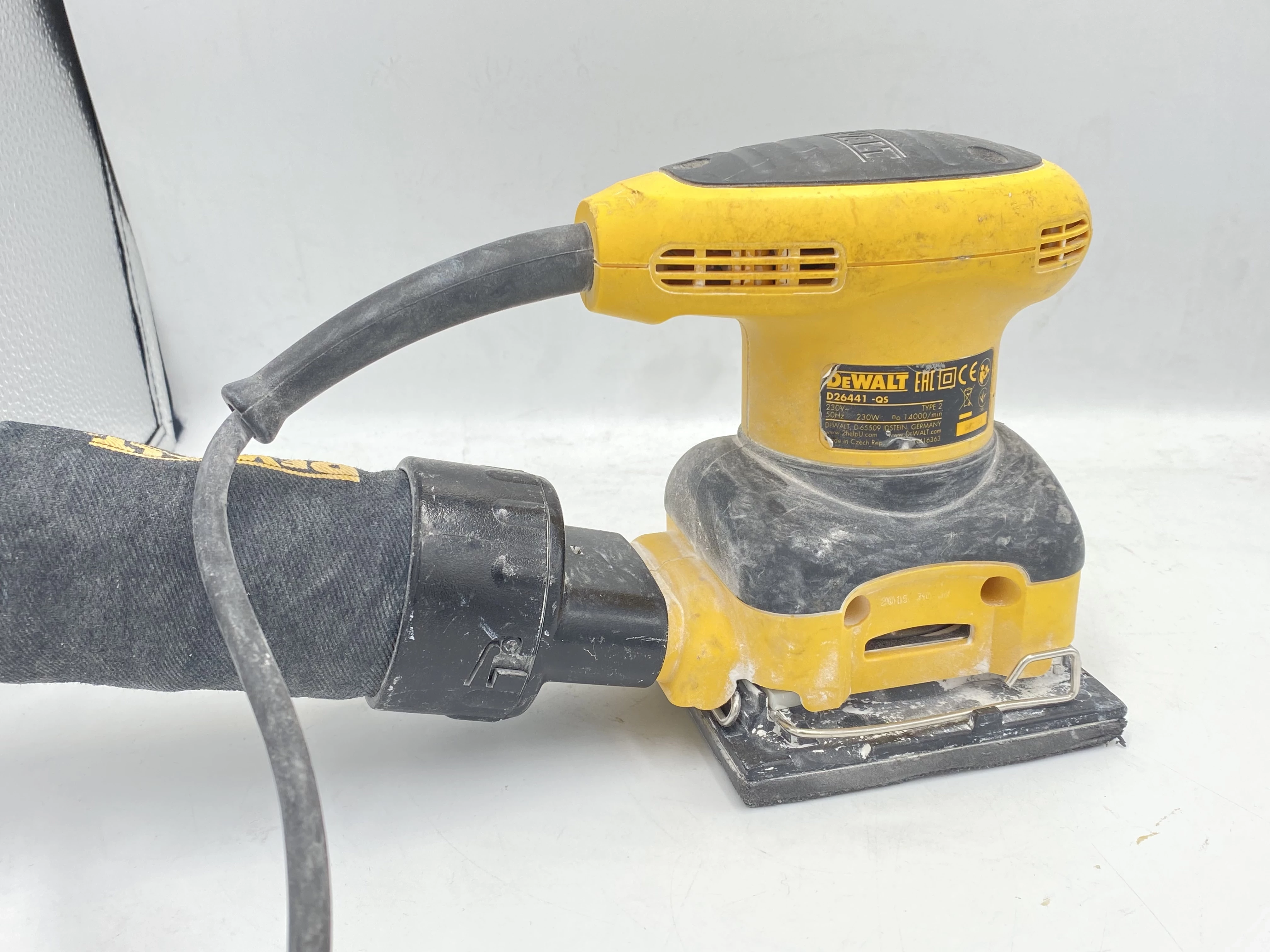 szlifierka-dewalt-d26441-marka-dewalt