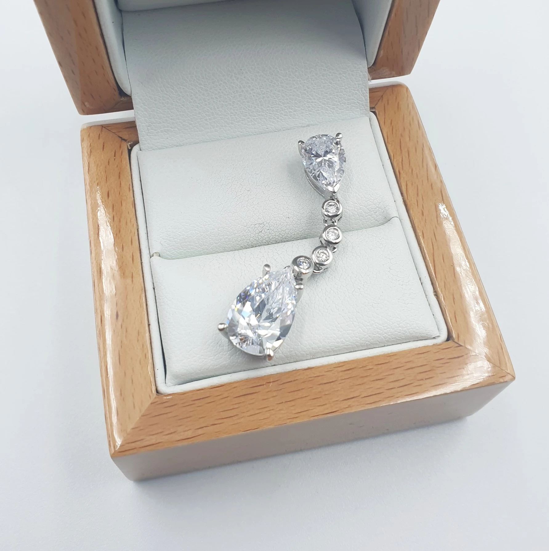 srebrna-zawieszka-z-krysztalami-478gr-p925-komandorska-147-wroclaw