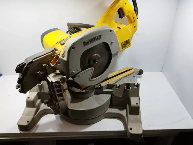 pila-ukosnica-dewalt-dw707-1200-w-216-mm-bielska-45-plock