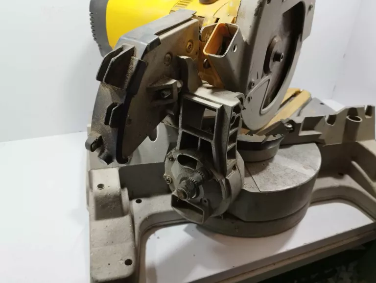 pila-ukosnica-dewalt-dw707-1200-w-216-mm-srednica-tarczy-216