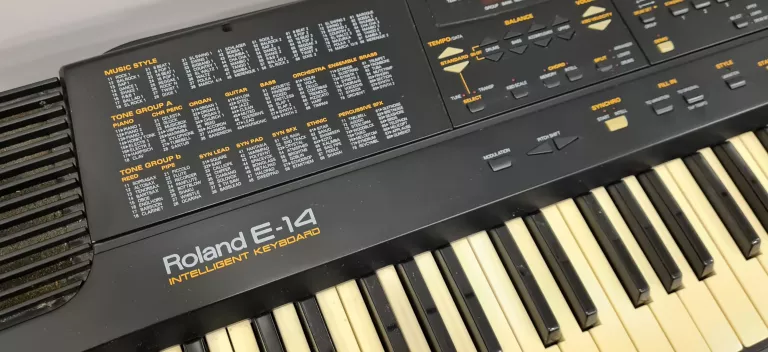 KEYBOARD ROLAND E-14