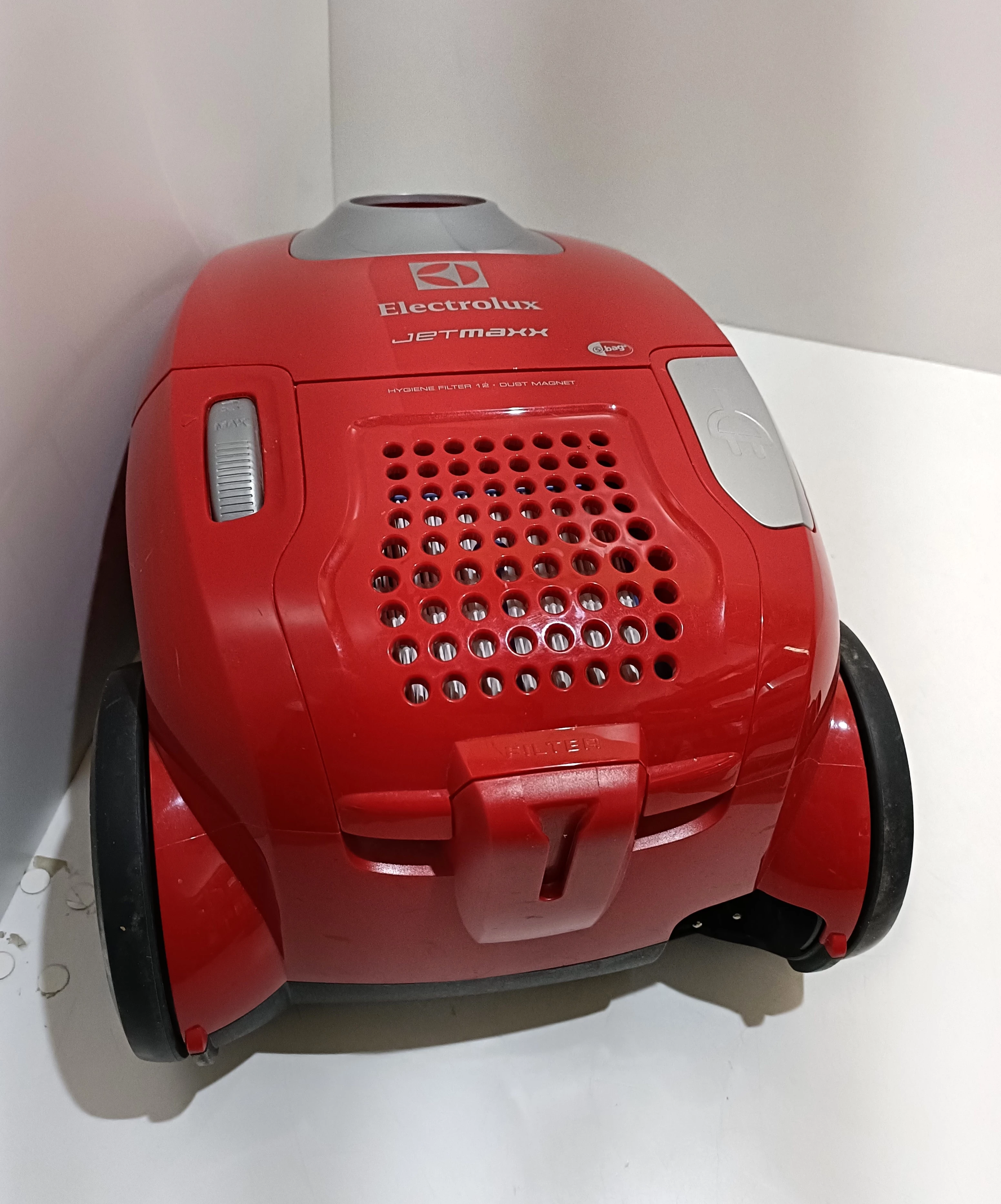 odkurzacz-electrolux-jetmaxx-kolor-dominujacy-czerwony