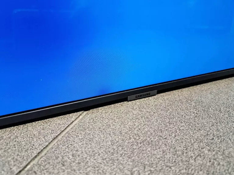TV SAMSUNG UE50AU7172UXXH + PILOT