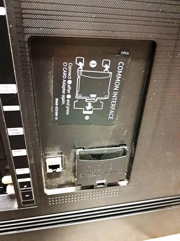 TV SAMSUNG UE50AU7172UXXH + PILOT