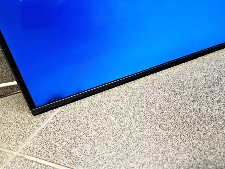 TV SAMSUNG UE50AU7172UXXH + PILOT