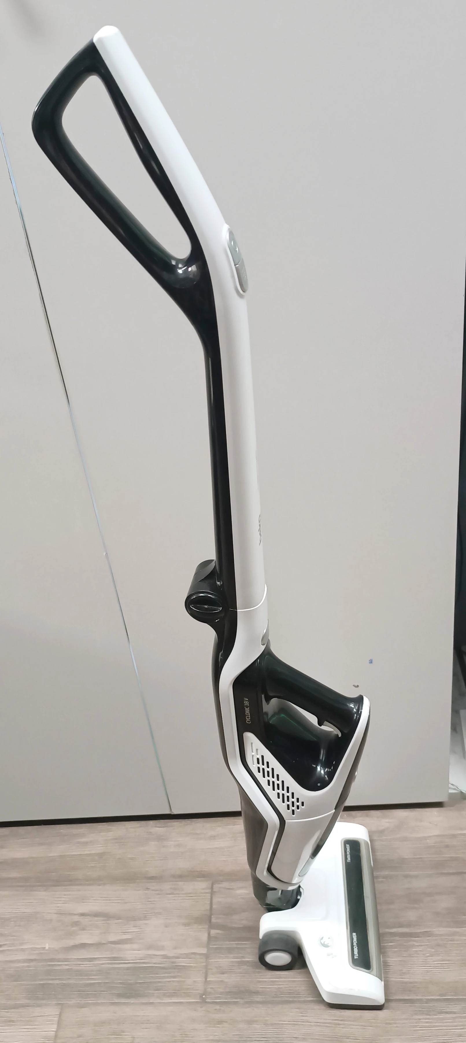 odkurzacz-pionowy-beko-easyclean-vrt61818vw-zasilanie-akumulatorowe