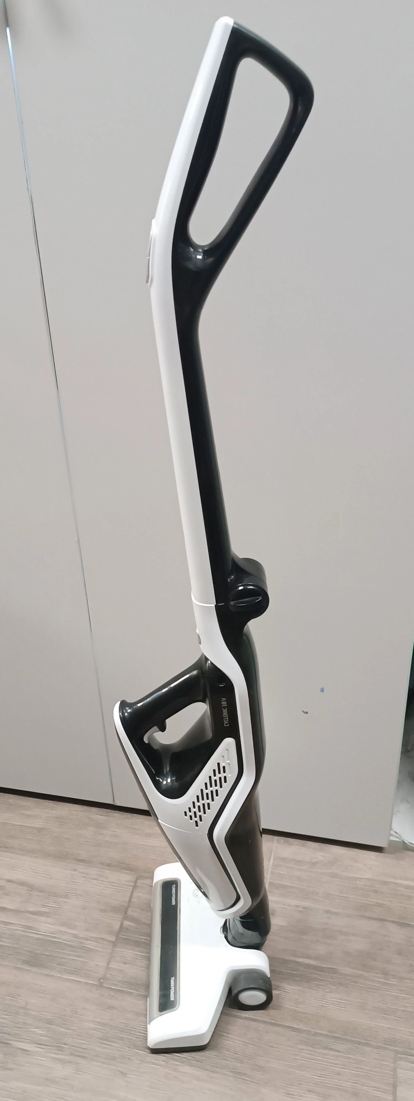 odkurzacz-pionowy-beko-easyclean-vrt61818vw-stan-uzywany