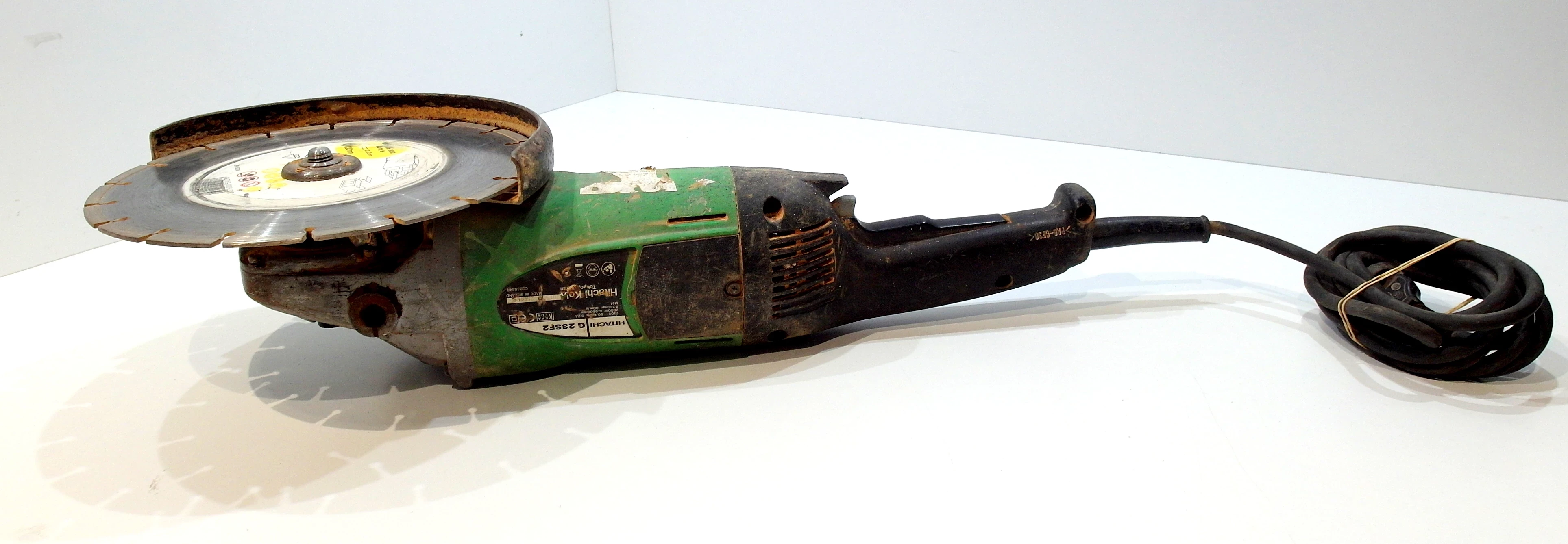 szlifierka-katowa-hitachi-g23sw2-2200-w-230-v-stan-uzywany