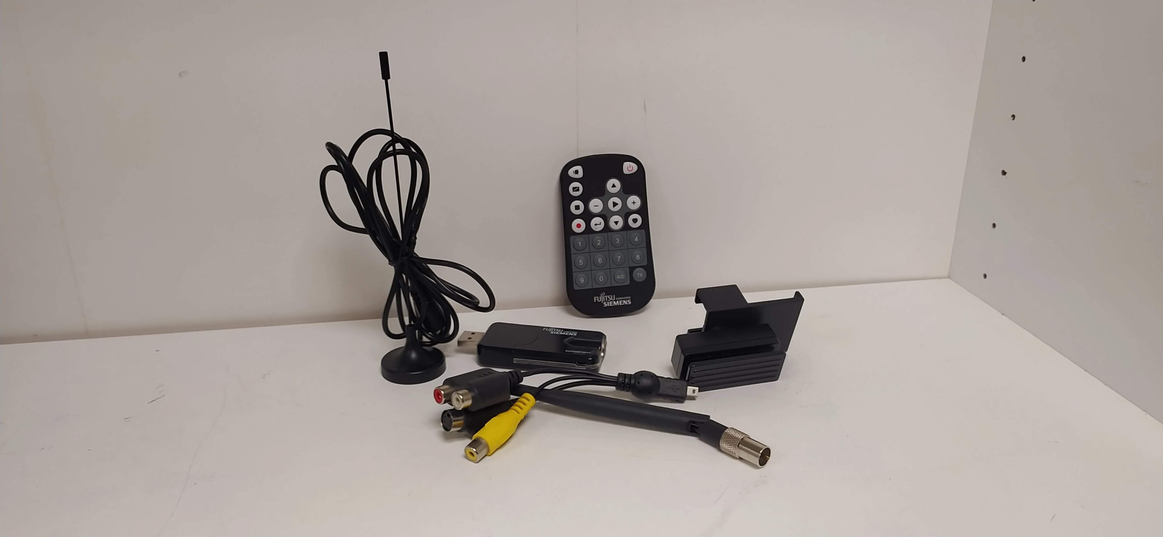 tuner-tv-fujitsu-siemens-mobile-usb-dvb-t-vp-7045-model-t150he