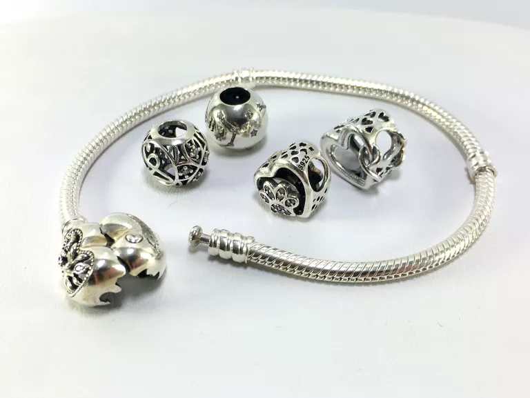 SREBRNA BRANSOLETKA PANDORA +4 CHARMS 925 21,38G