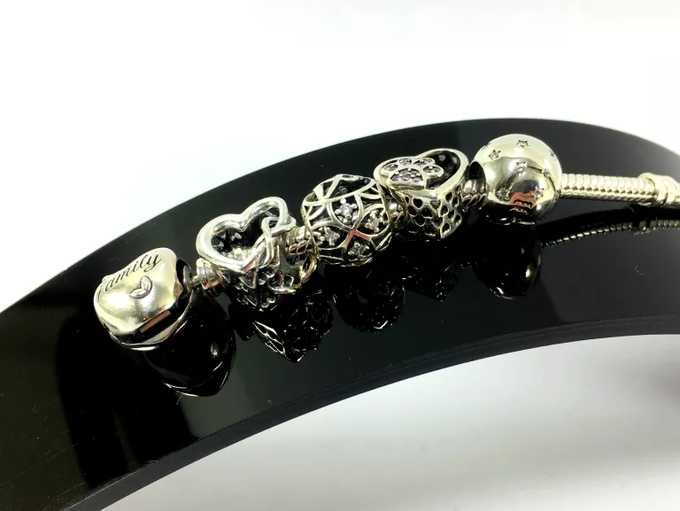 SREBRNA BRANSOLETKA PANDORA +4 CHARMS 925 21,38G