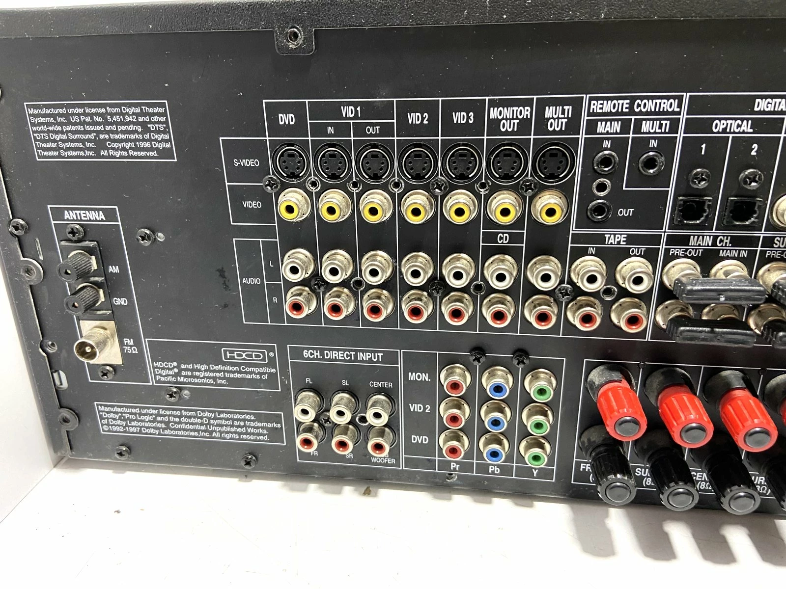amplituner-harman-kardon-avr-7000-komunikacja-brak