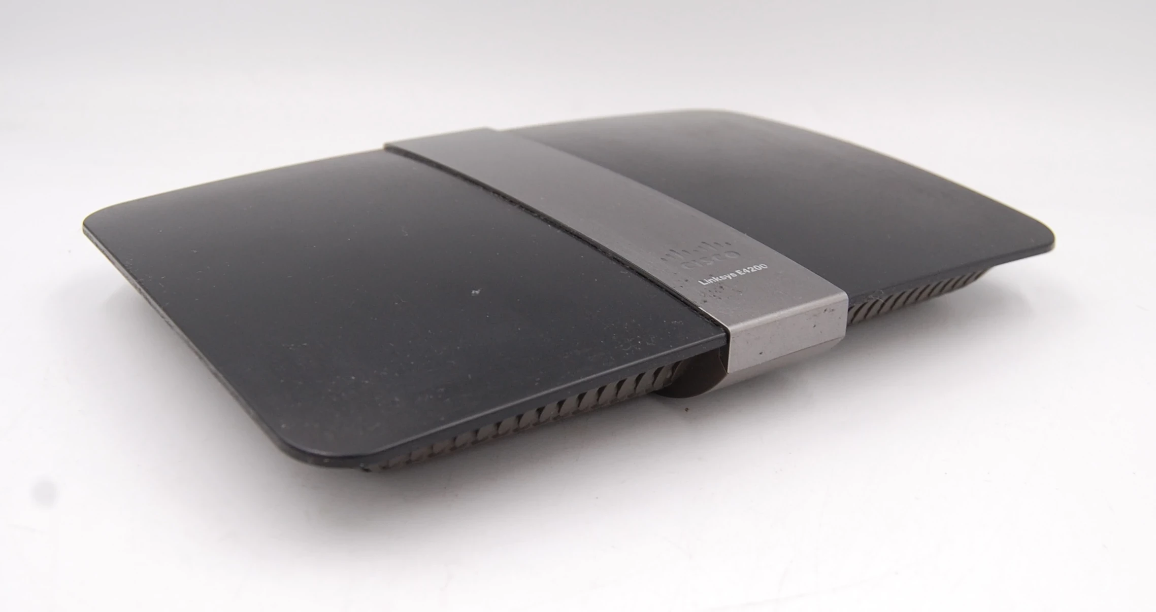 router-linksys-e4200-model-linksys-e4200