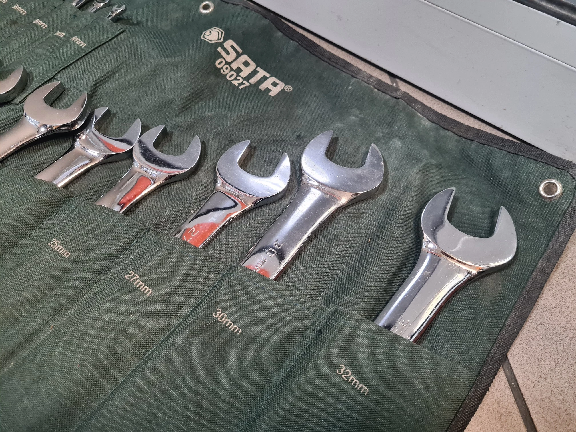 zestaw-kluczy-sata-09027-brak-14-stan-uzywany