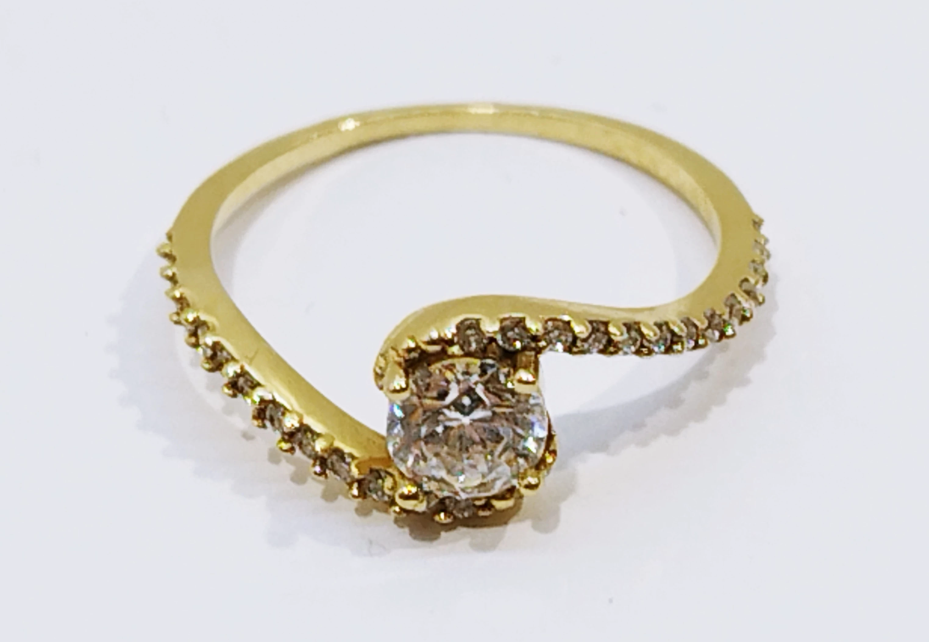 zloty-pierscionek-z-cyrkoniami-585-174g-r12-kolor-dominujacy-205826-225106