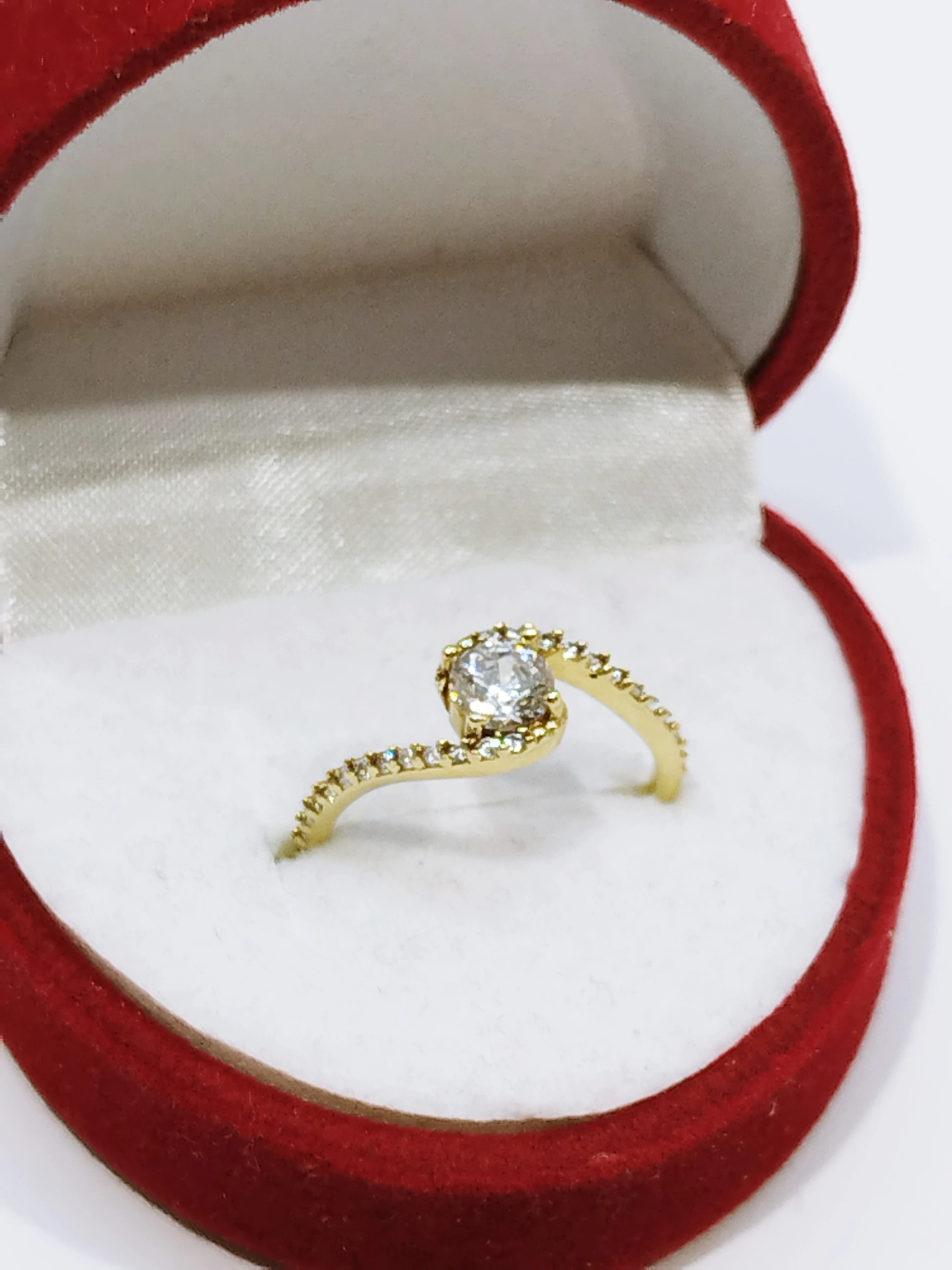 zloty-pierscionek-z-cyrkoniami-585-174g-r12-stan-11323-2