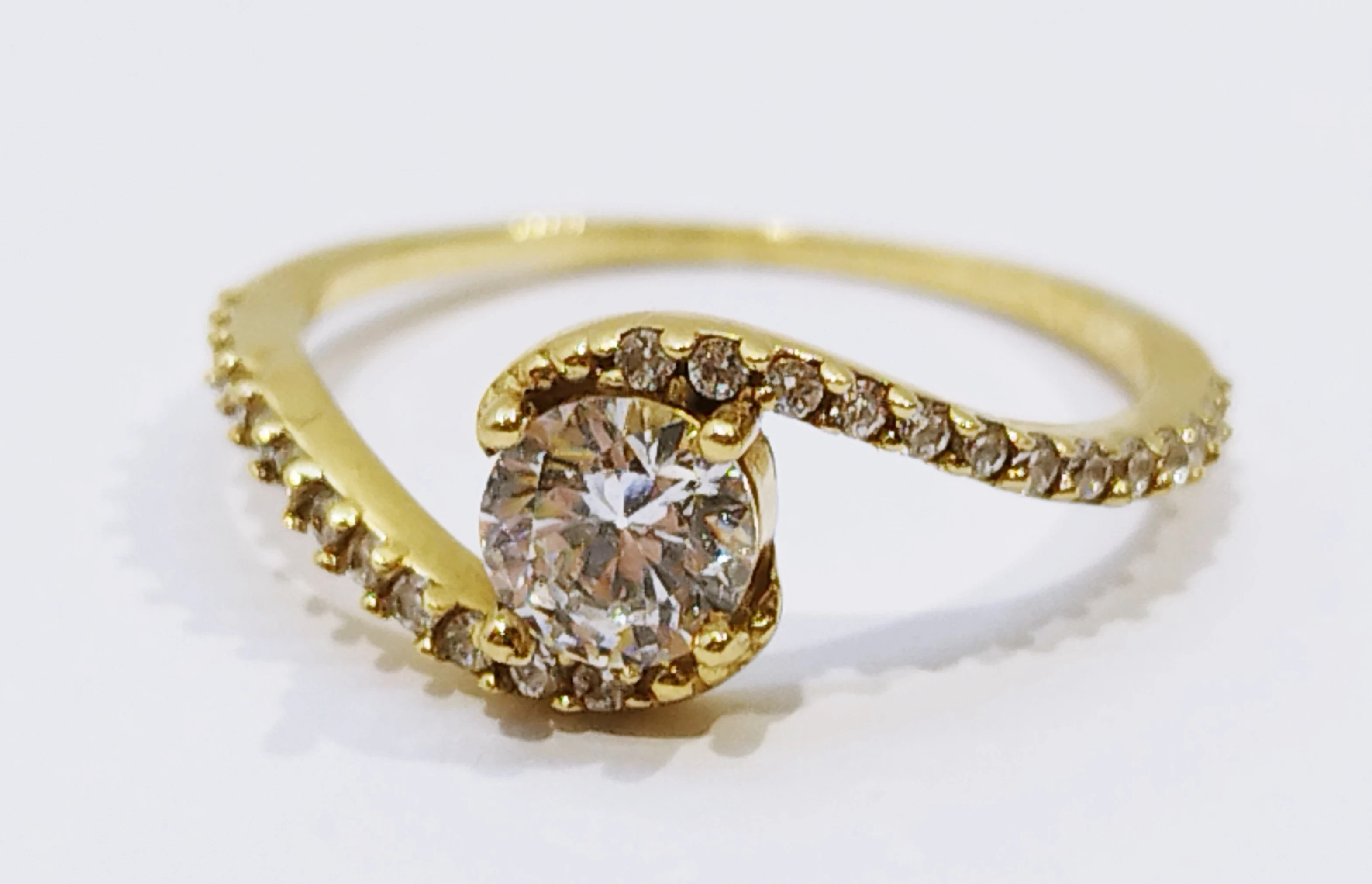 zloty-pierscionek-z-cyrkoniami-585-174g-r12-bazylianska-4j-warszawa