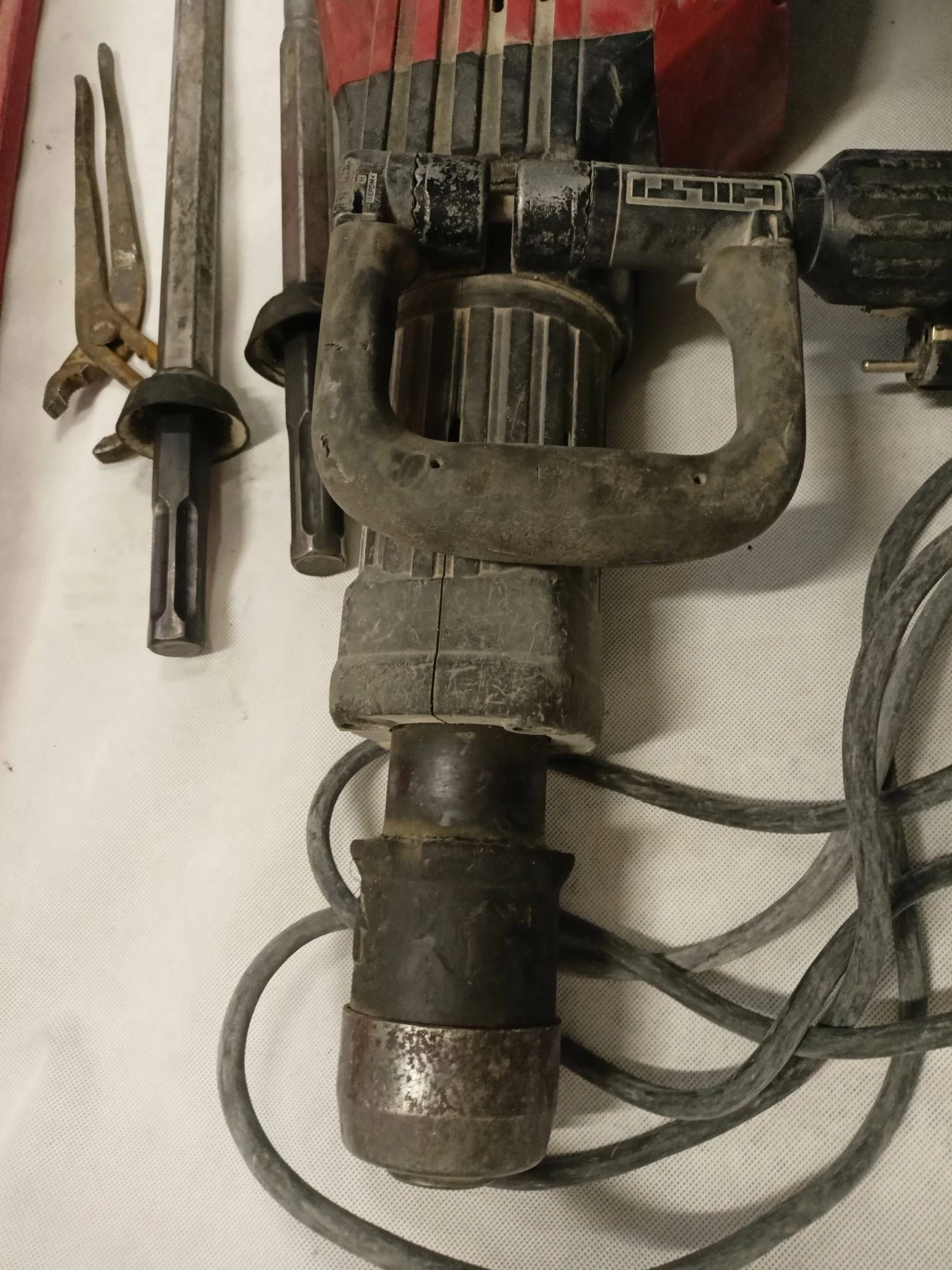 mlot-wyburzeniowy-hilti-te-905-w-walizce-stan-uzywany