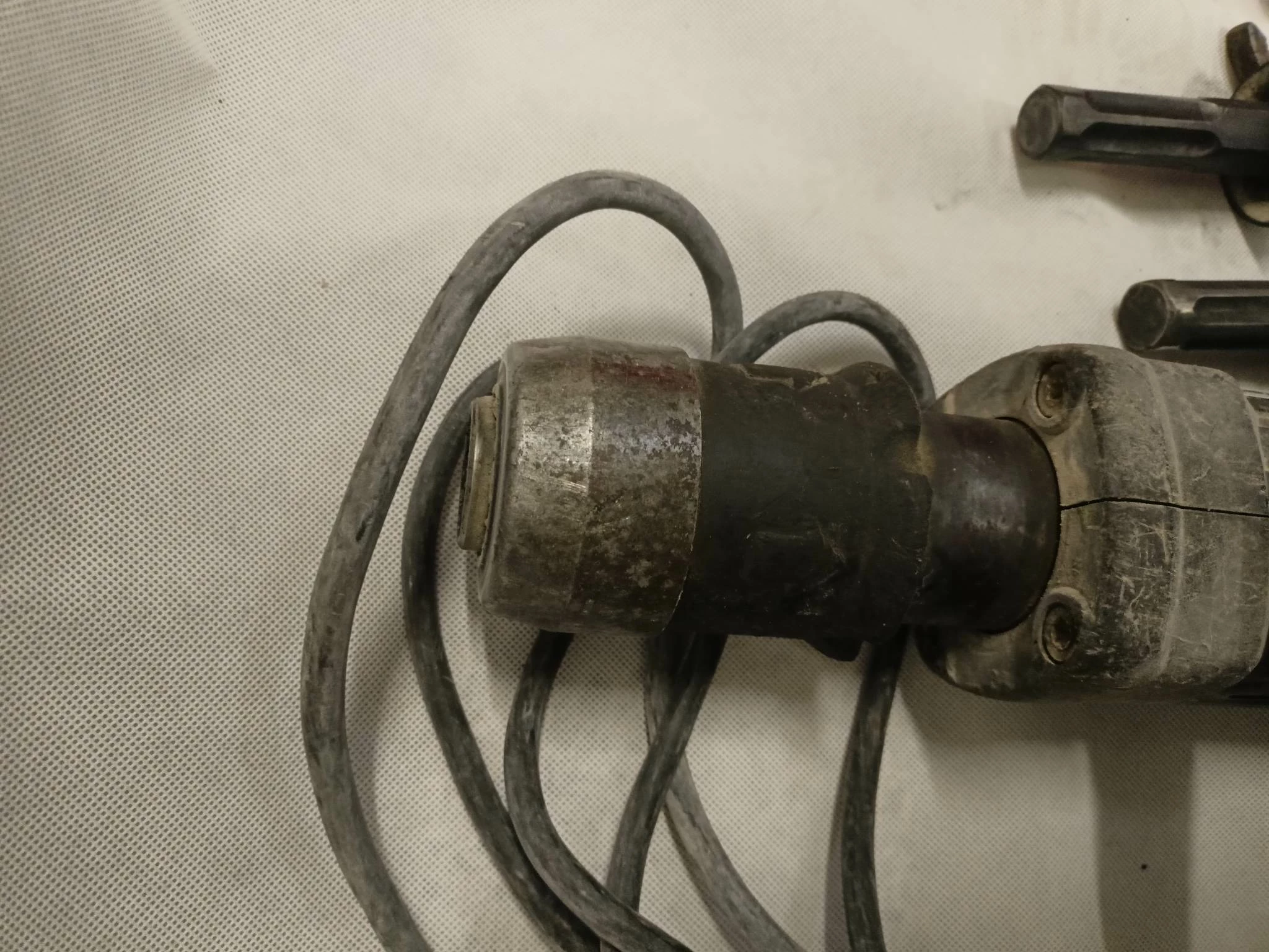 mlot-wyburzeniowy-hilti-te-905-w-walizce-energia-udaru-20