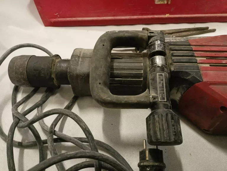 mlot-wyburzeniowy-hilti-te-905-w-walizce-marka-hilti