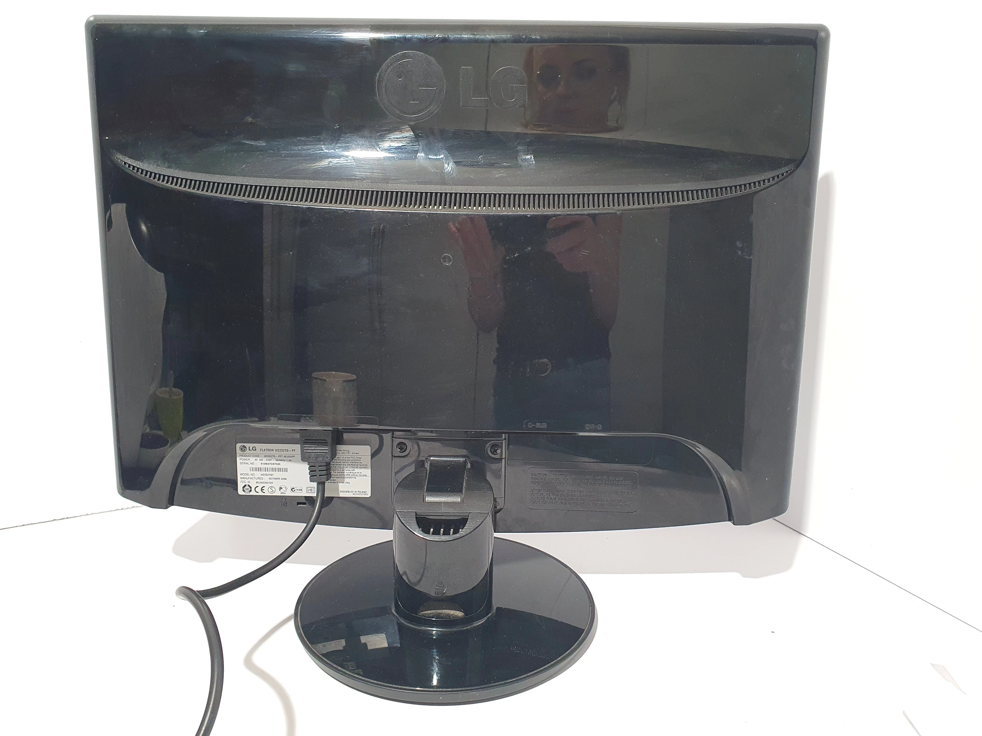 monitor-lg-w2252tq-flatron-rozdzielczosc-natywna-1680-x-1050