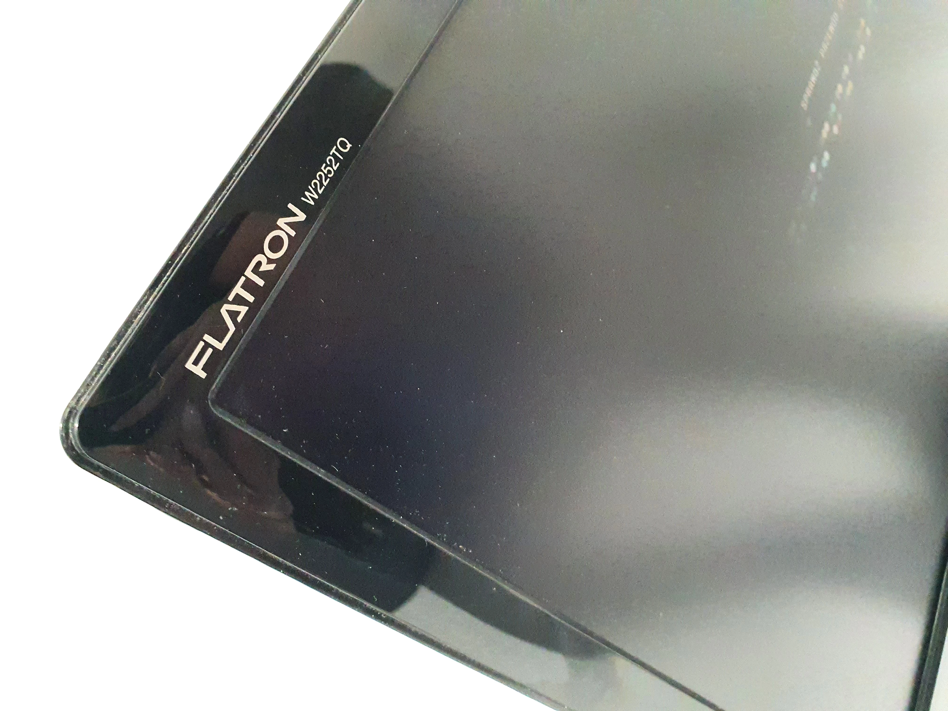 monitor-lg-w2252tq-flatron-rodzaj-podswietlania-lcd