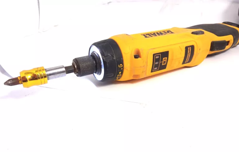 wkretarka-dewalt-dcf680-zasilacz-latarka-i-armii-wojska-polskiego-10e-kolobrzeg