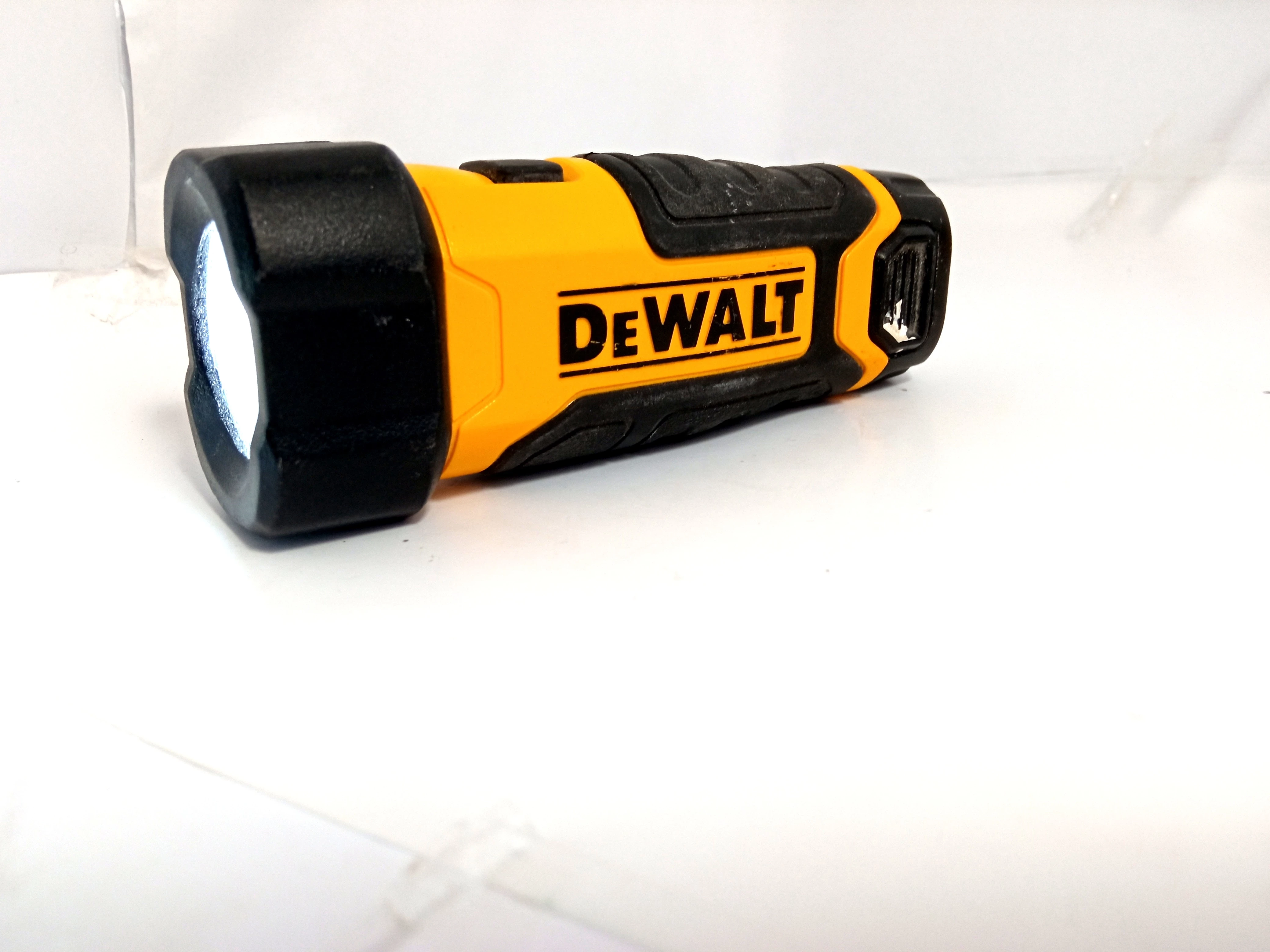 wkretarka-dewalt-dcf680-zasilacz-latarka-napiecie-v-72-v