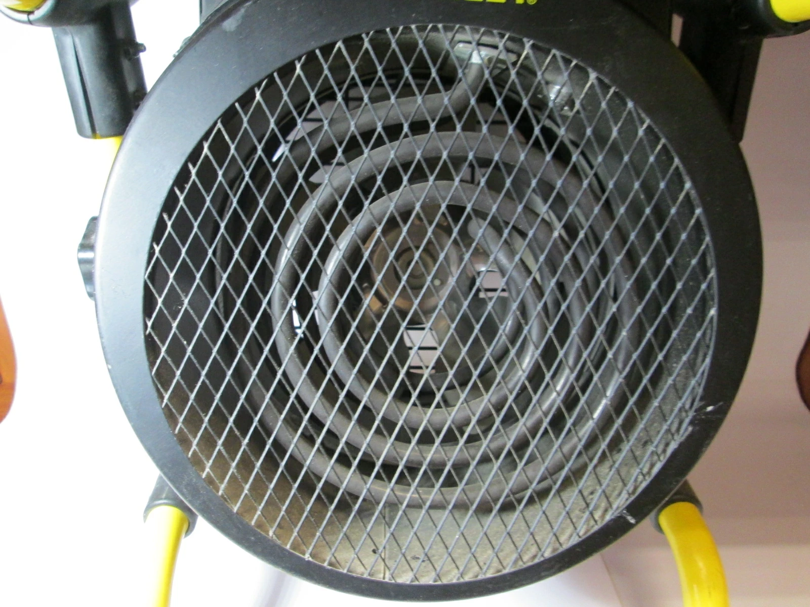 nagrzewnica-elektryczna-stanley-2kw-200-kw-stan-uzywany