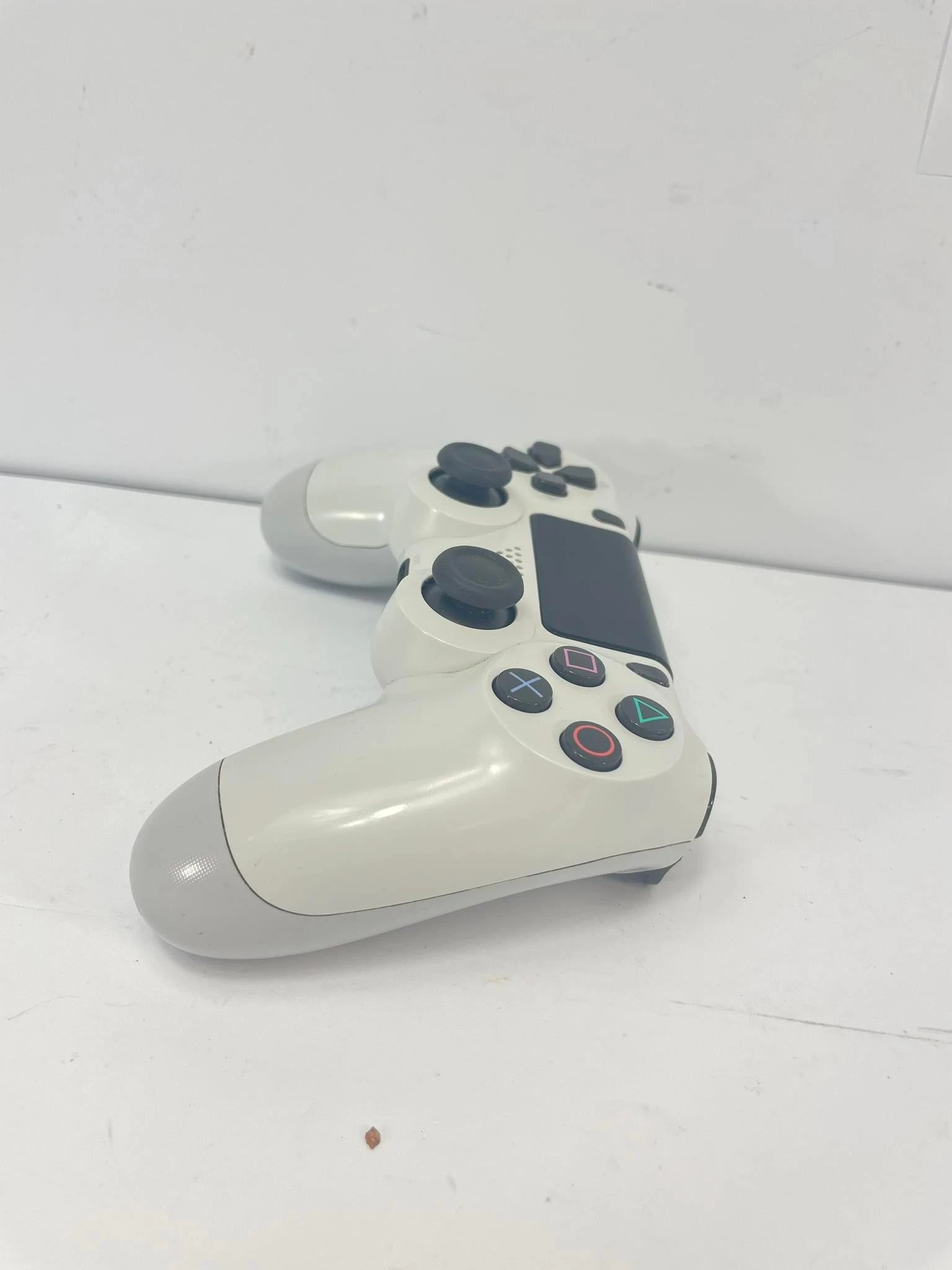 pad-ps4-bialy-bn-stan-uzywany