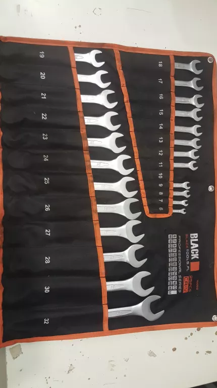 ZESTAW KLUCZY PŁASKO-OCZKOWY BLACK 16000