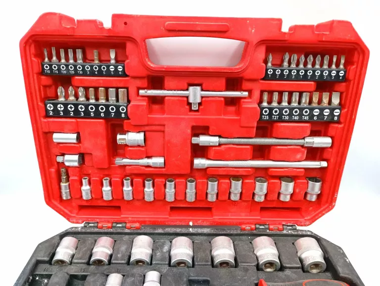 powerfix-zestaw-kluczy-nasadowych-w-walizce-stan-uzywany