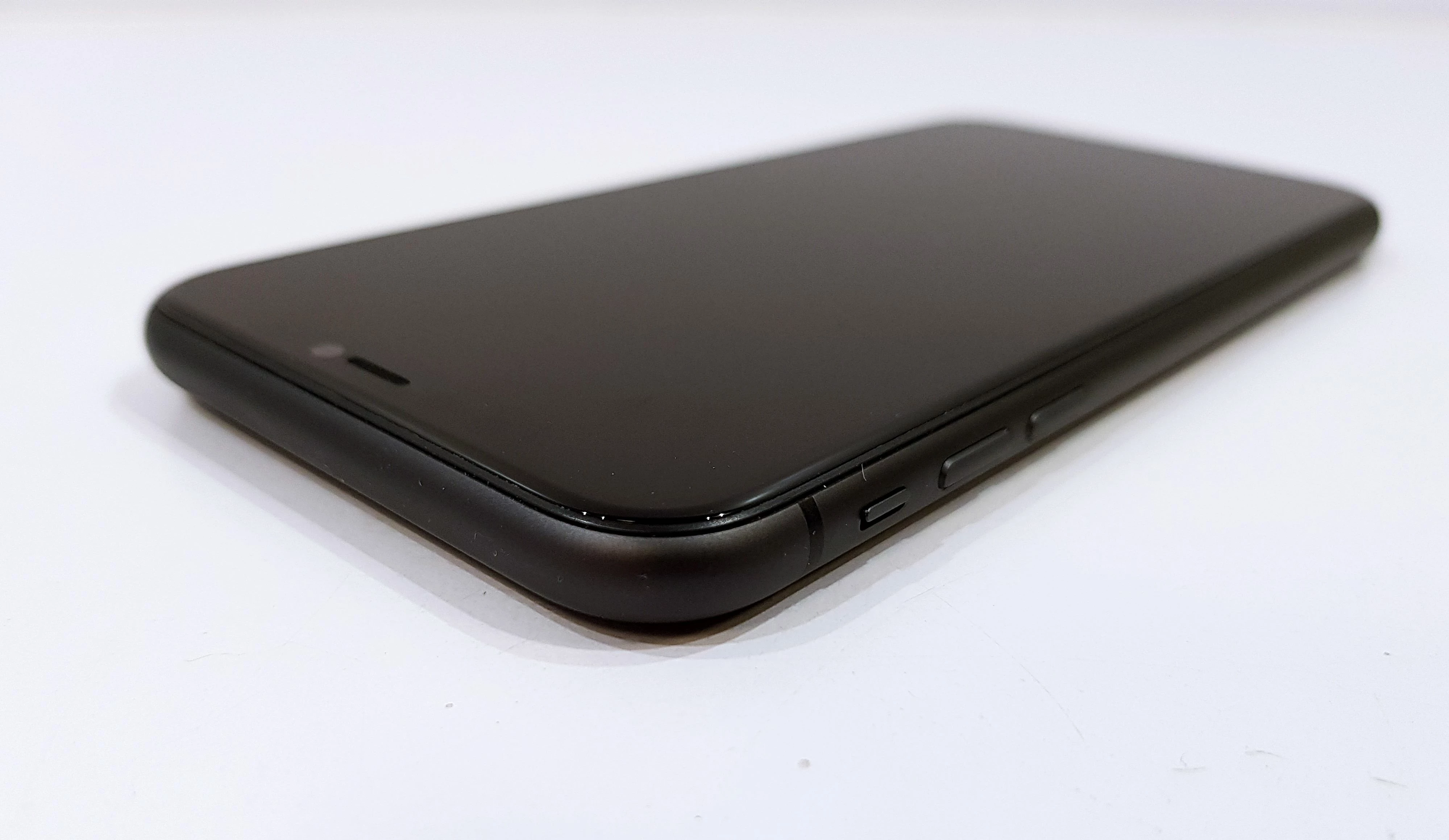 telefon-iphone-11-264-gb-czarny-opis-typ-smartfon