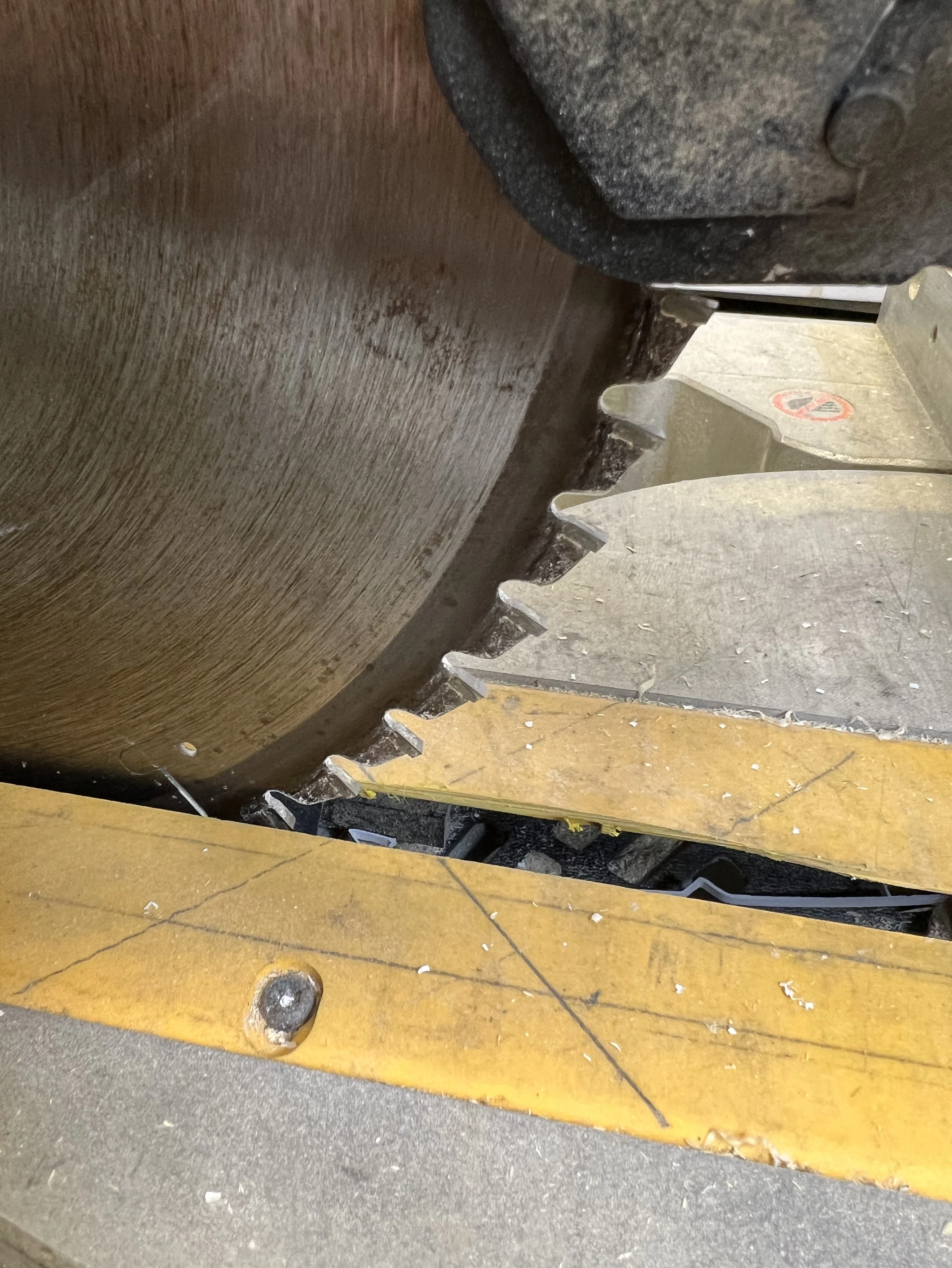 pila-ukosnica-dewalt-dws780-kod-producenta-dws780