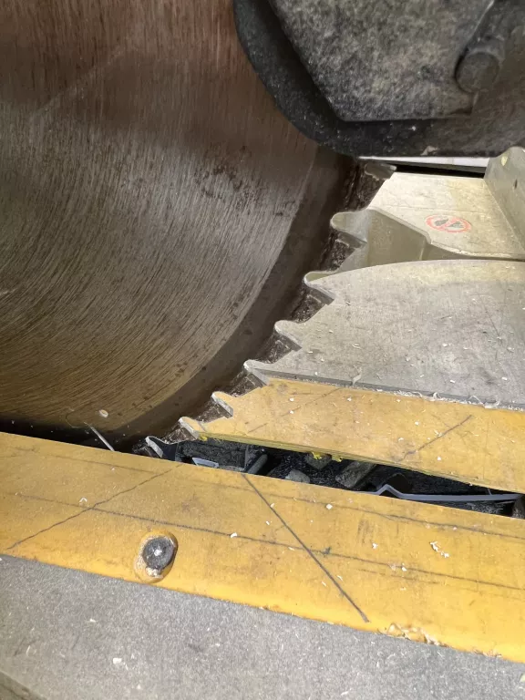 pila-ukosnica-dewalt-dws780-kod-producenta-dws780