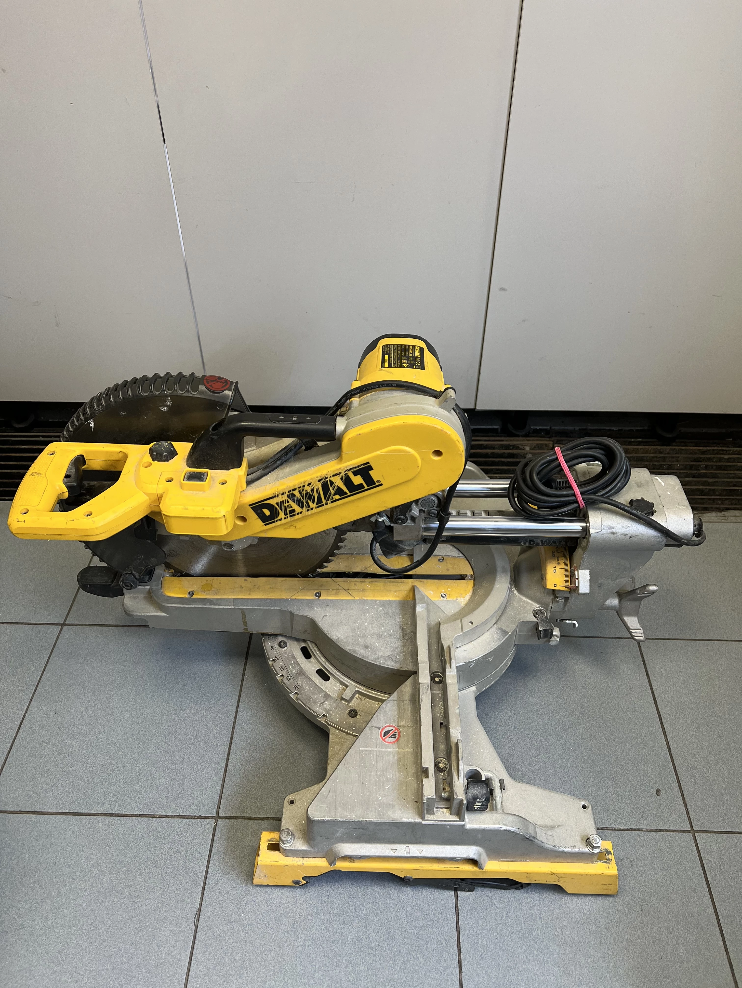 pila-ukosnica-dewalt-dws780-sienkiewicza-36-sj-plock