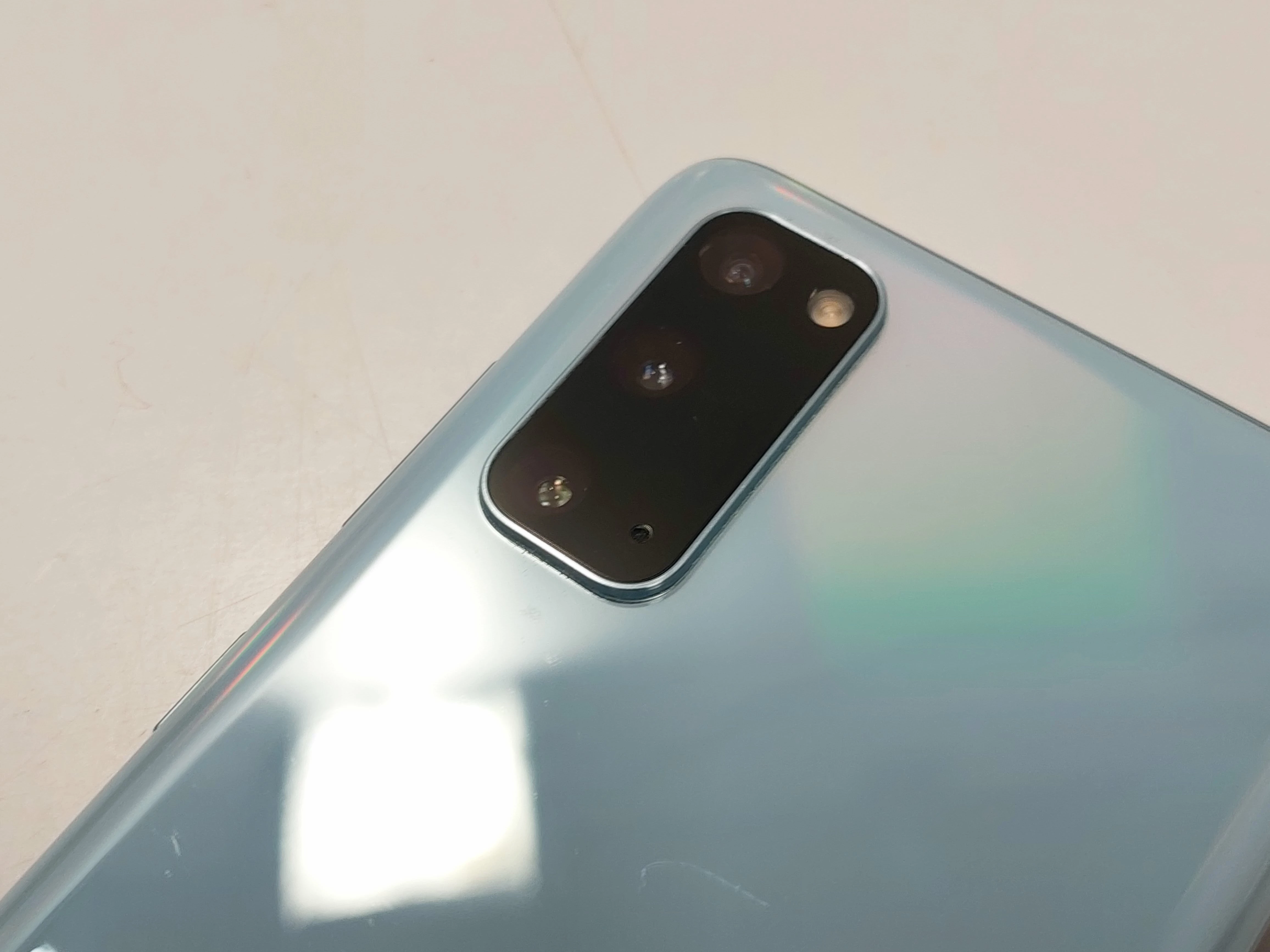 telefon-samsung-s20-przekatna-ekranu-620