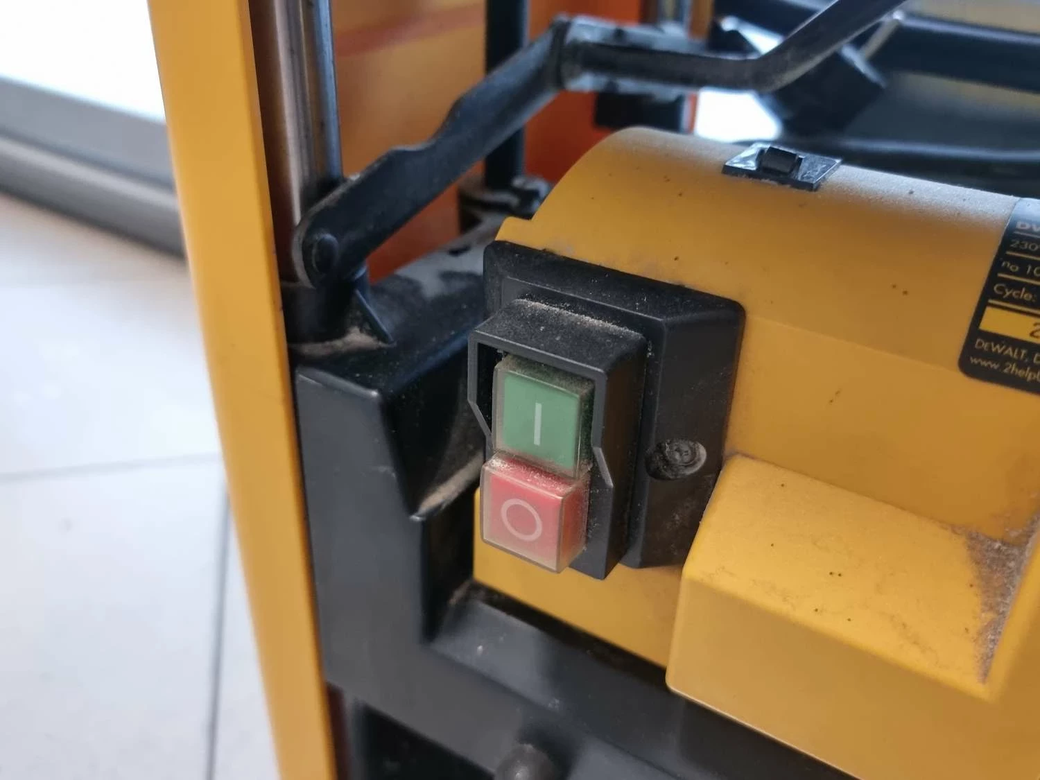 strug-sieciowy-grubosciowka-dewalt-dw733-ean-gtin-5011402272112