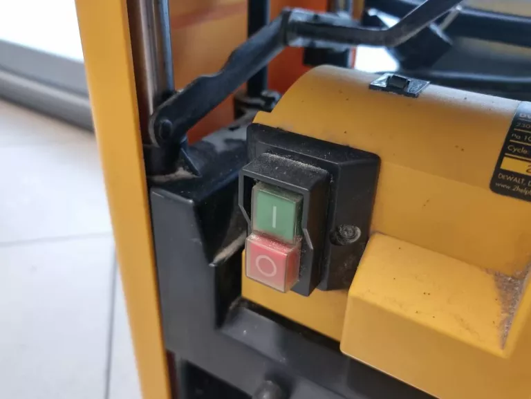 STRUG SIECIOWY / GRUBOŚCIÓWKA DEWALT DW733