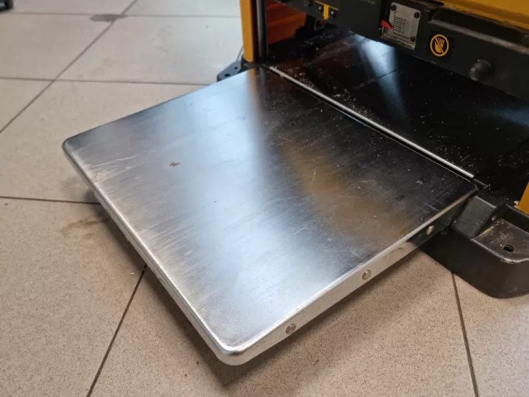 STRUG SIECIOWY / GRUBOŚCIÓWKA DEWALT DW733