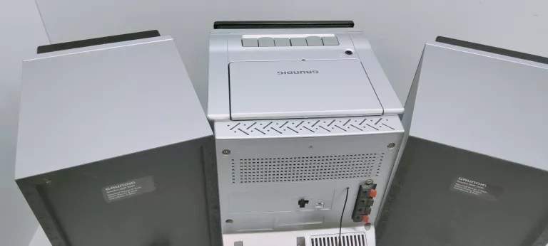 WIEŻA STEREO GRUNDIG UMS 3000 USZKODZONA