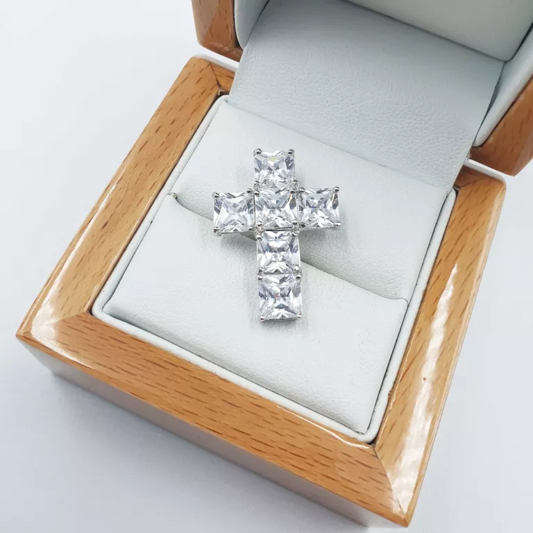 srebrna-zawieszka-z-krysztalami-ksztalt-krzyzyk-407gr-p925-ean-gtin-5905220400843