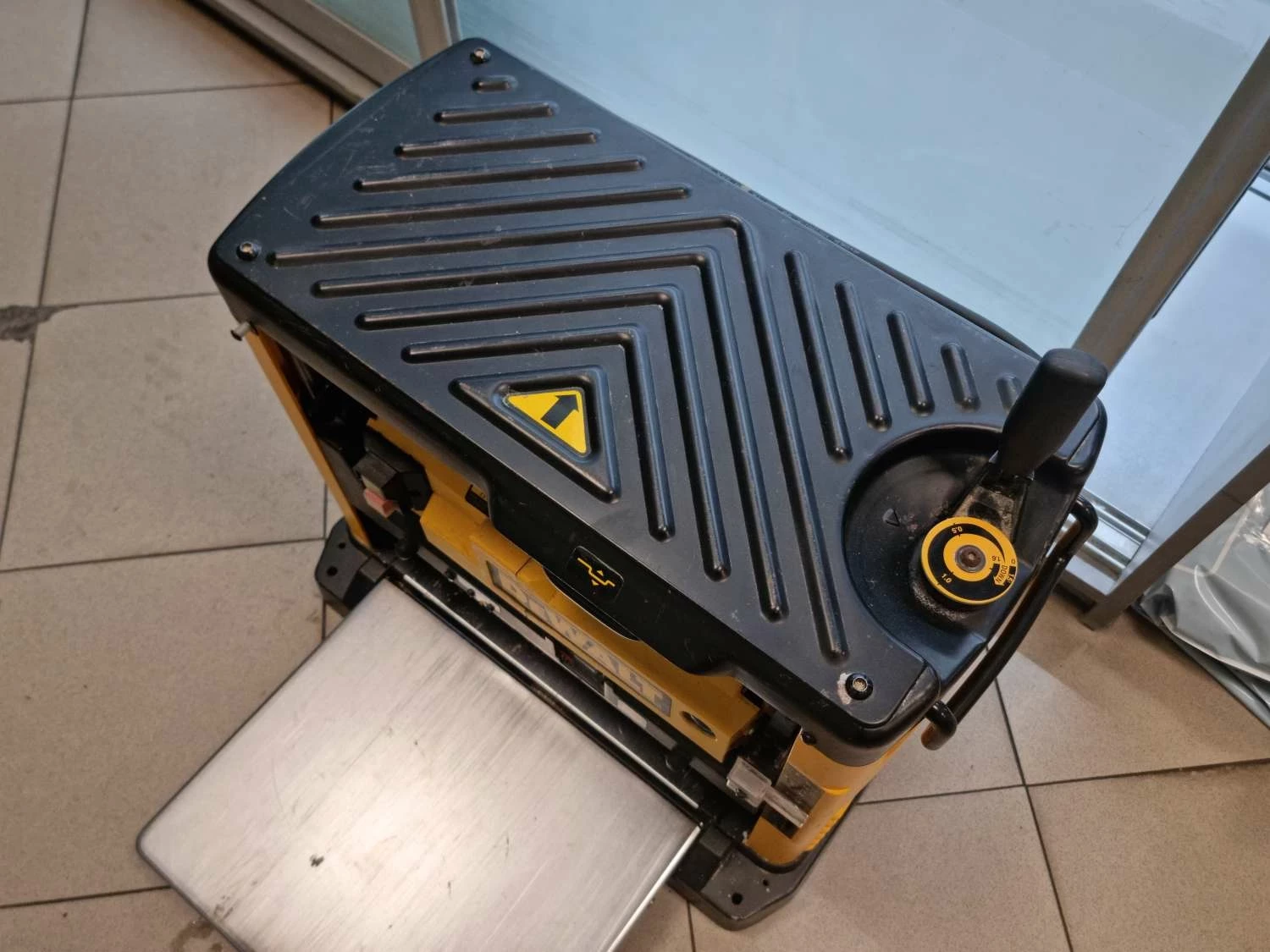 strug-sieciowy-grubosciowka-dewalt-dw733-szerokosc-strugania-317