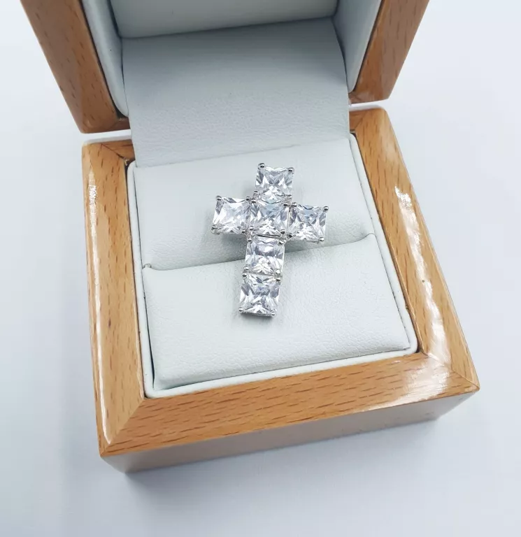 srebrna-zawieszka-z-krysztalami-ksztalt-krzyzyk-406gr-p925-ean-gtin-5905220400843