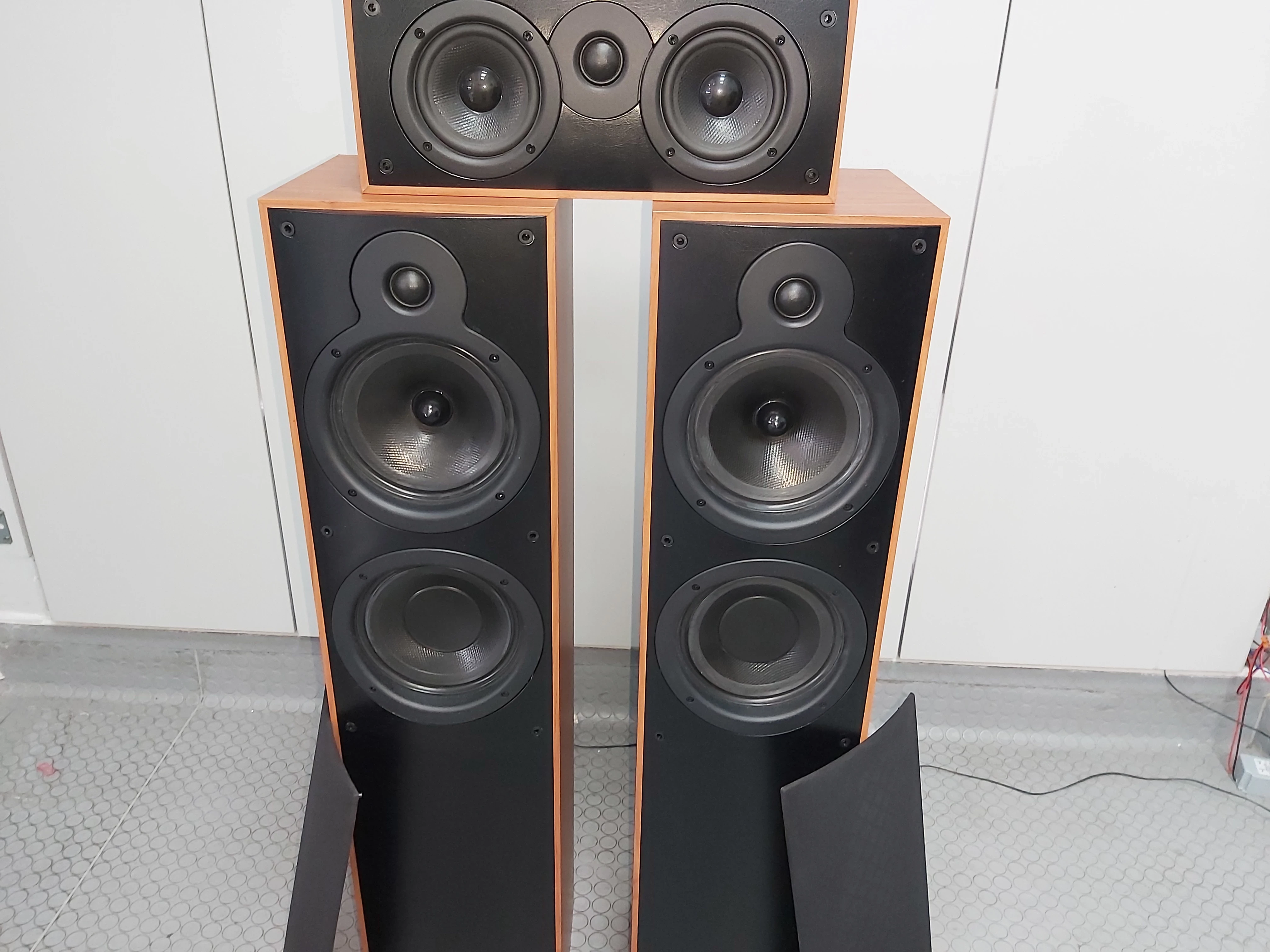 2-kolumny-wharfedale-crystal-2-40-centralny-slowackiego-17-katowice