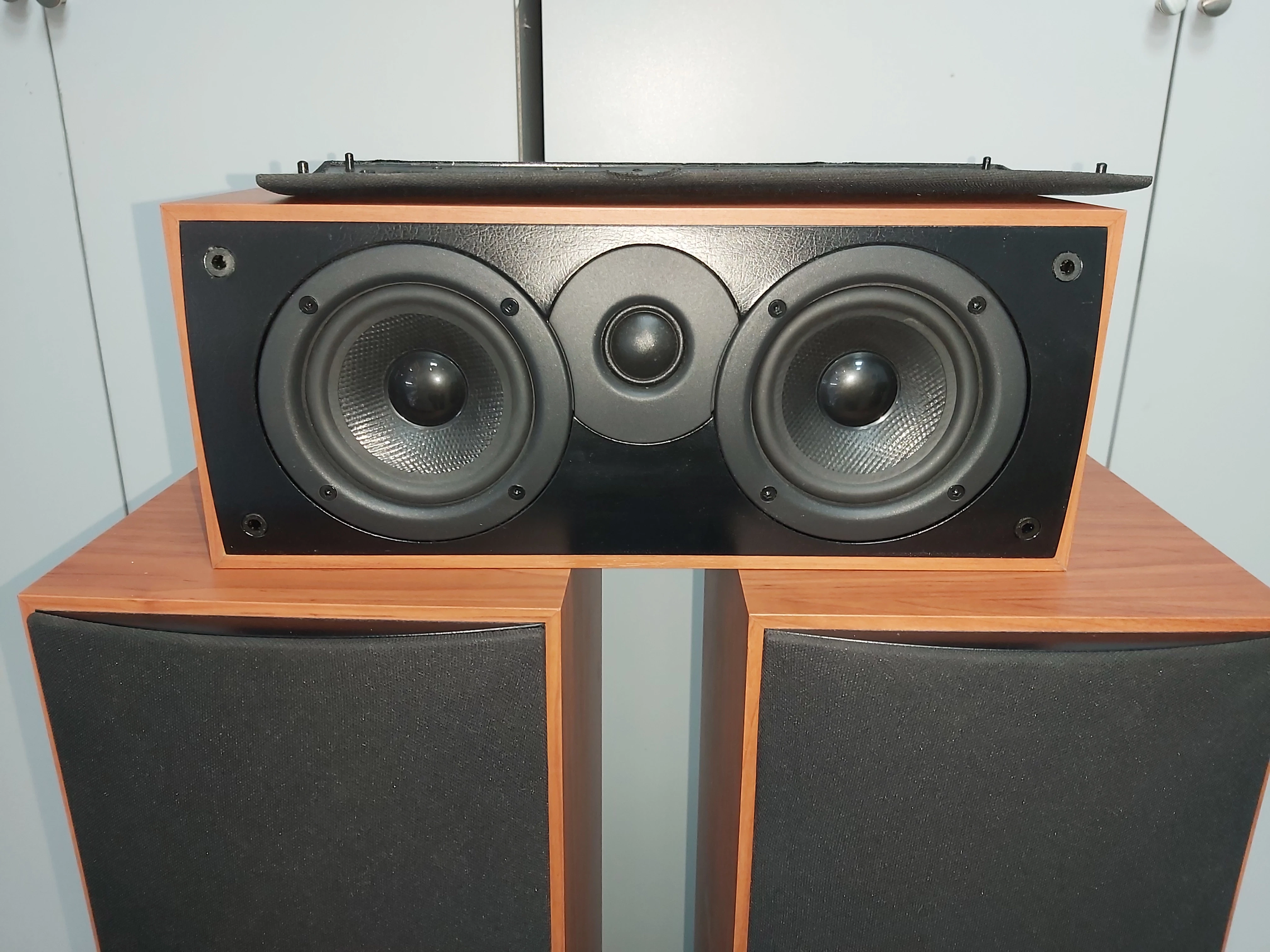 2-kolumny-wharfedale-crystal-2-40-centralny-kolor-wisnia