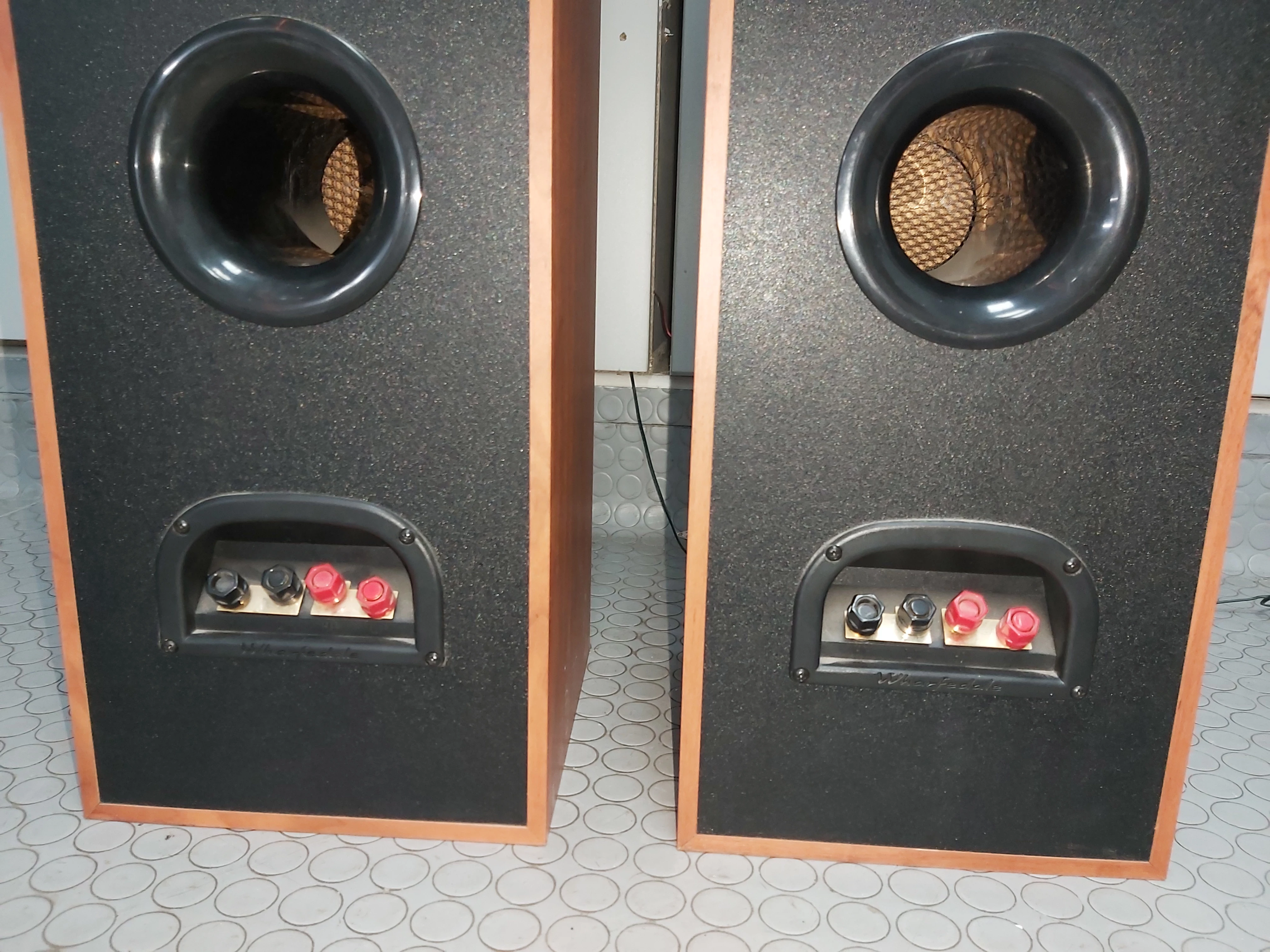 2-kolumny-wharfedale-crystal-2-40-centralny-model-crystal-2-40