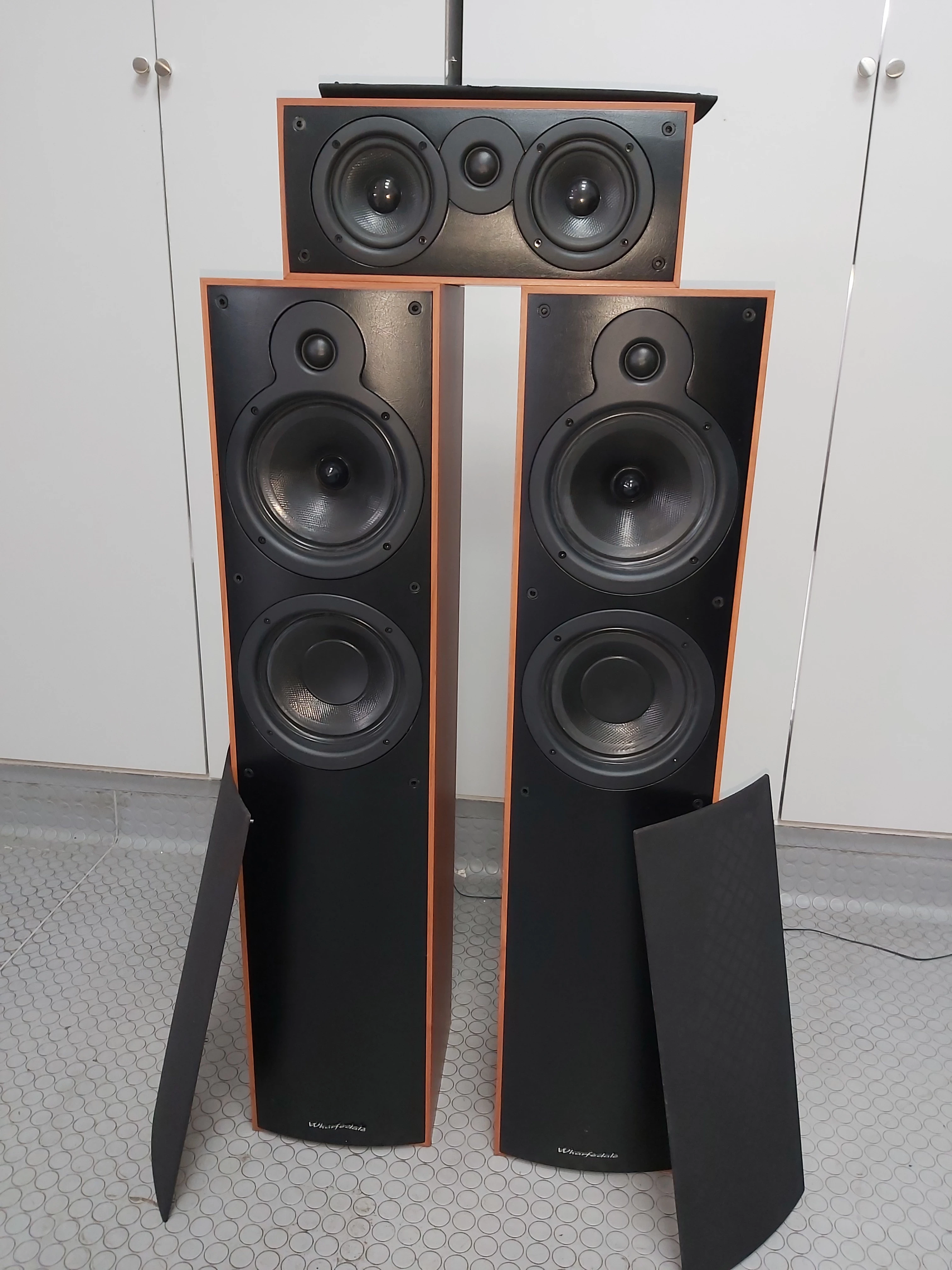 2-kolumny-wharfedale-crystal-2-40-centralny-konstrukcja-dwudrozne