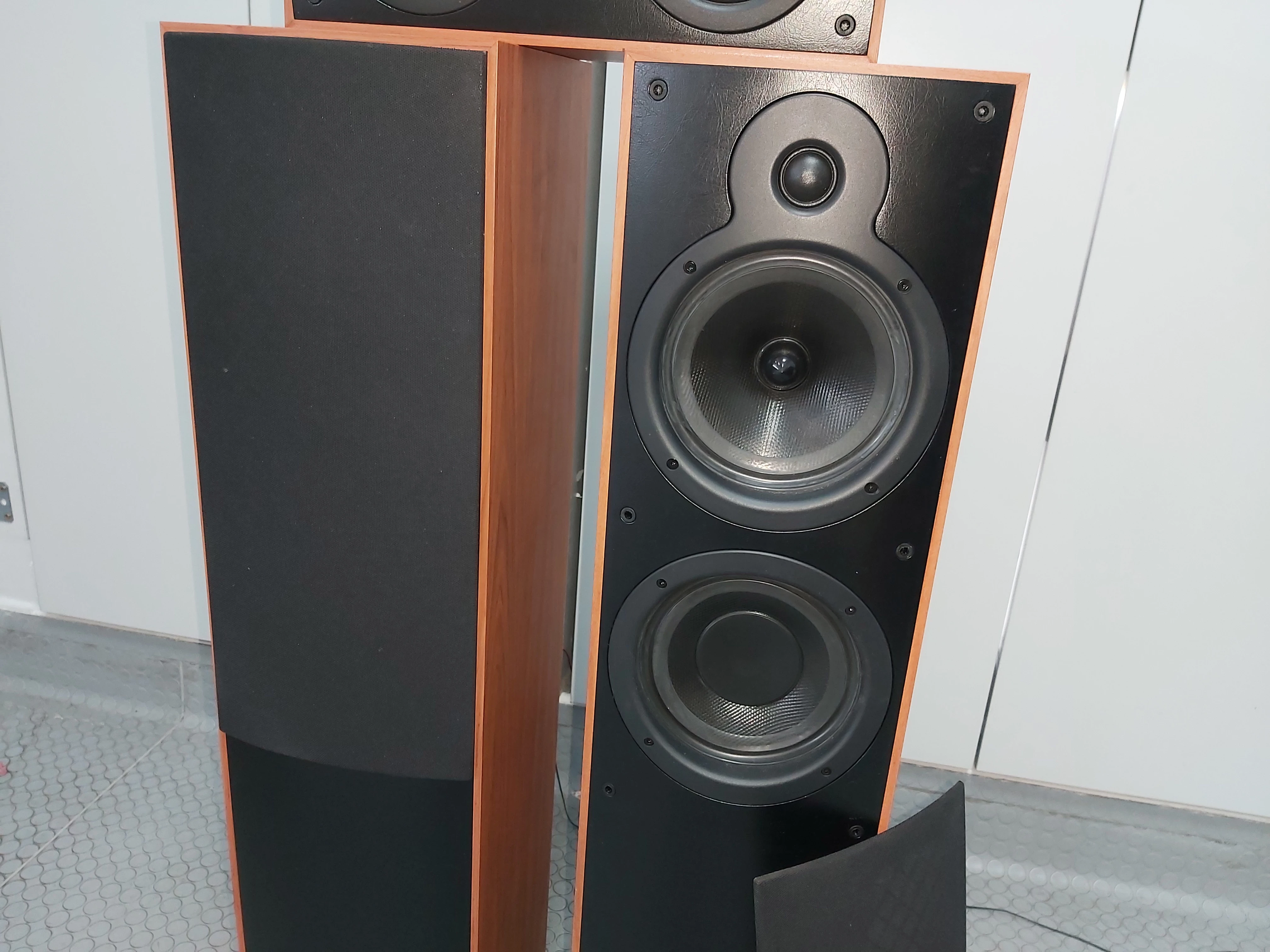 2-kolumny-wharfedale-crystal-2-40-centralny-rodzaj-podlogowe